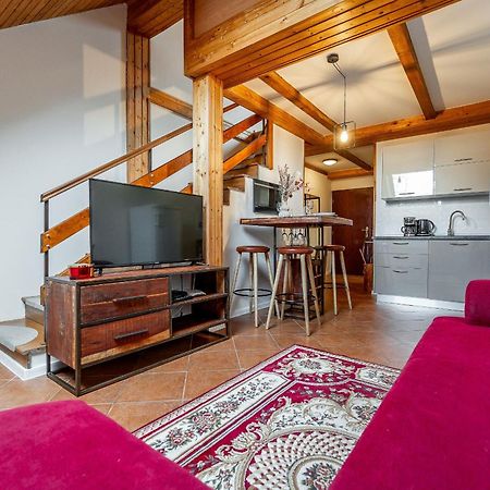Apartman Mezonet Na Namesti Caşonia Exterior foto