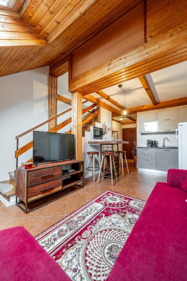 Apartman Mezonet Na Namesti Caşonia Exterior foto