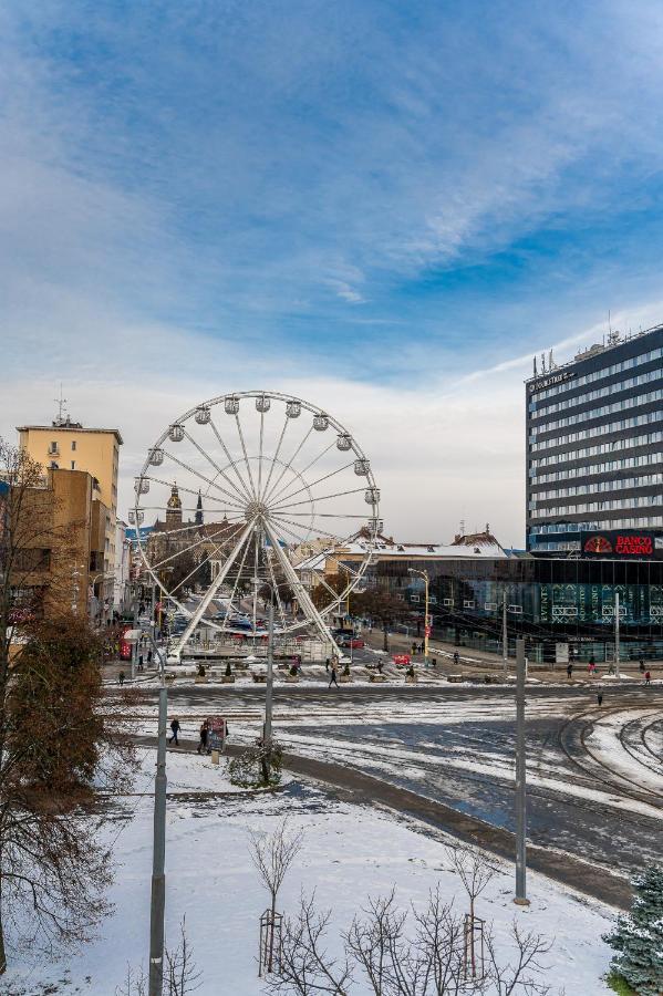 Apartman Mezonet Na Namesti Caşonia Exterior foto