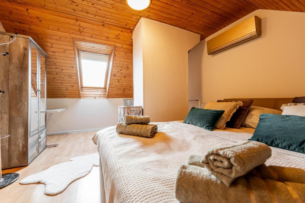 Apartman Mezonet Na Namesti Caşonia Exterior foto