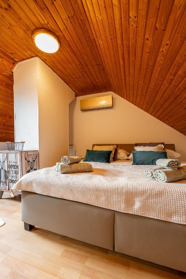 Apartman Mezonet Na Namesti Caşonia Exterior foto