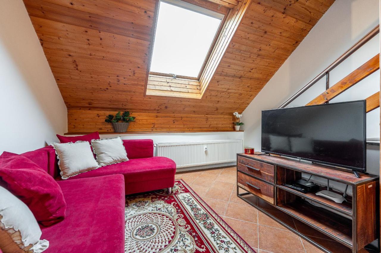 Apartman Mezonet Na Namesti Caşonia Exterior foto