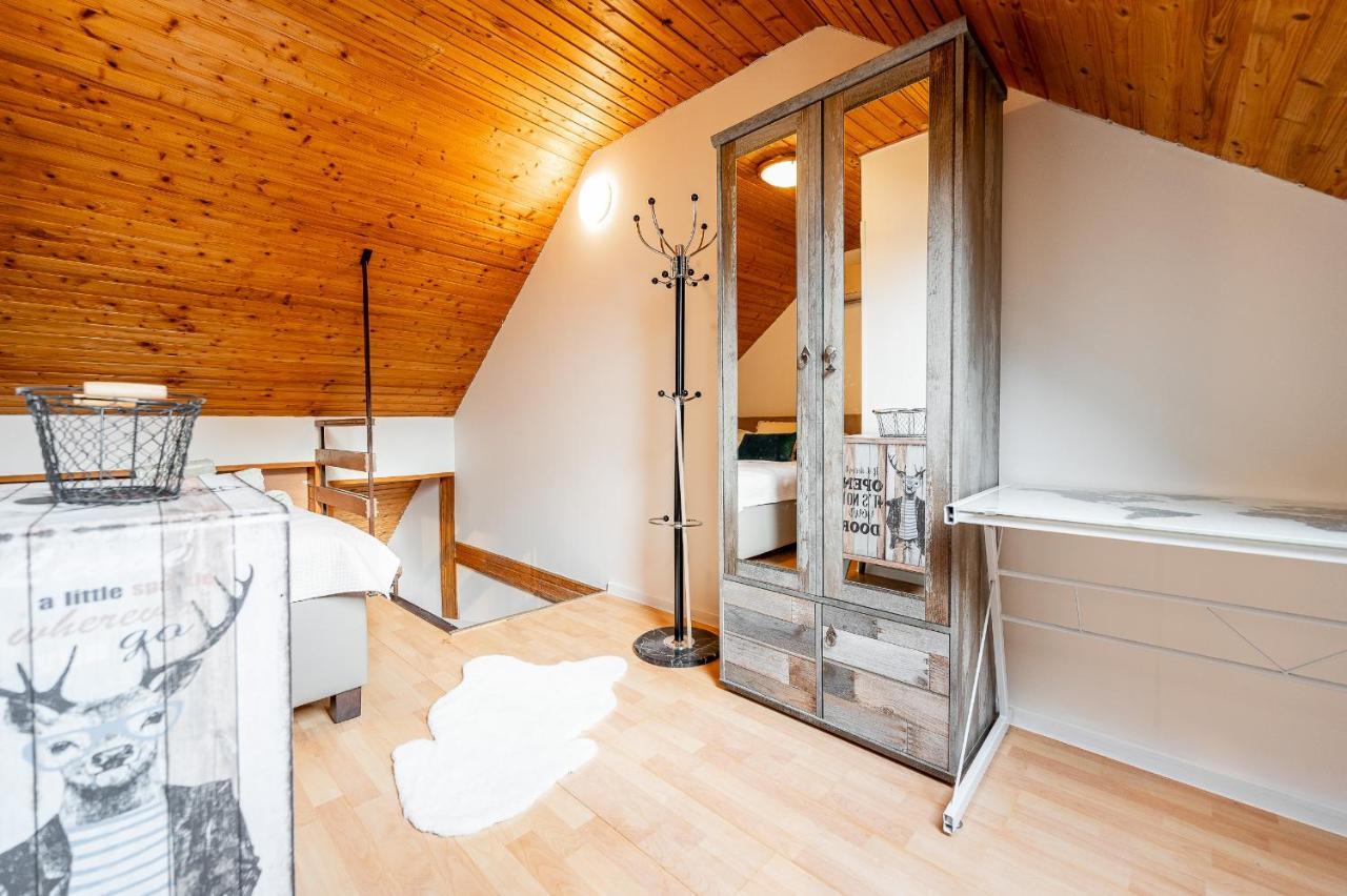 Apartman Mezonet Na Namesti Caşonia Exterior foto